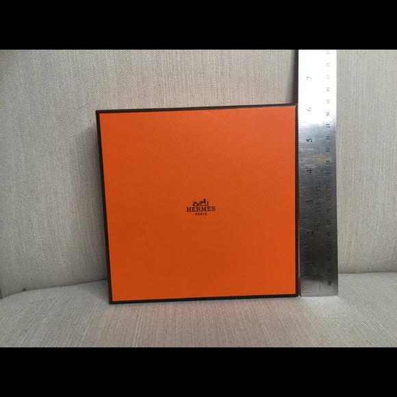 Hermès box 6”x6x 1 1/2” - Picture 5 of 7